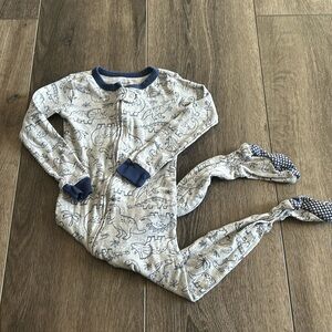 Kids Long-Sleeve Dino Print Footed Pajamas - Gray & Navy